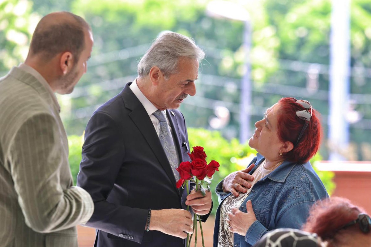 “Anne sadece evlat büyüten değil, geleceğin temellerini atan güçlü bir rehberdir”