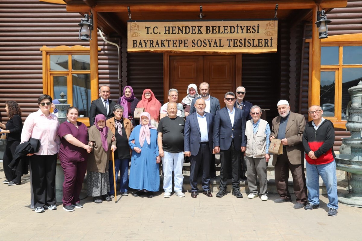 HUZUREVİ SAKİNLERİNE ANNELER GÜNÜ KAHVALTISI