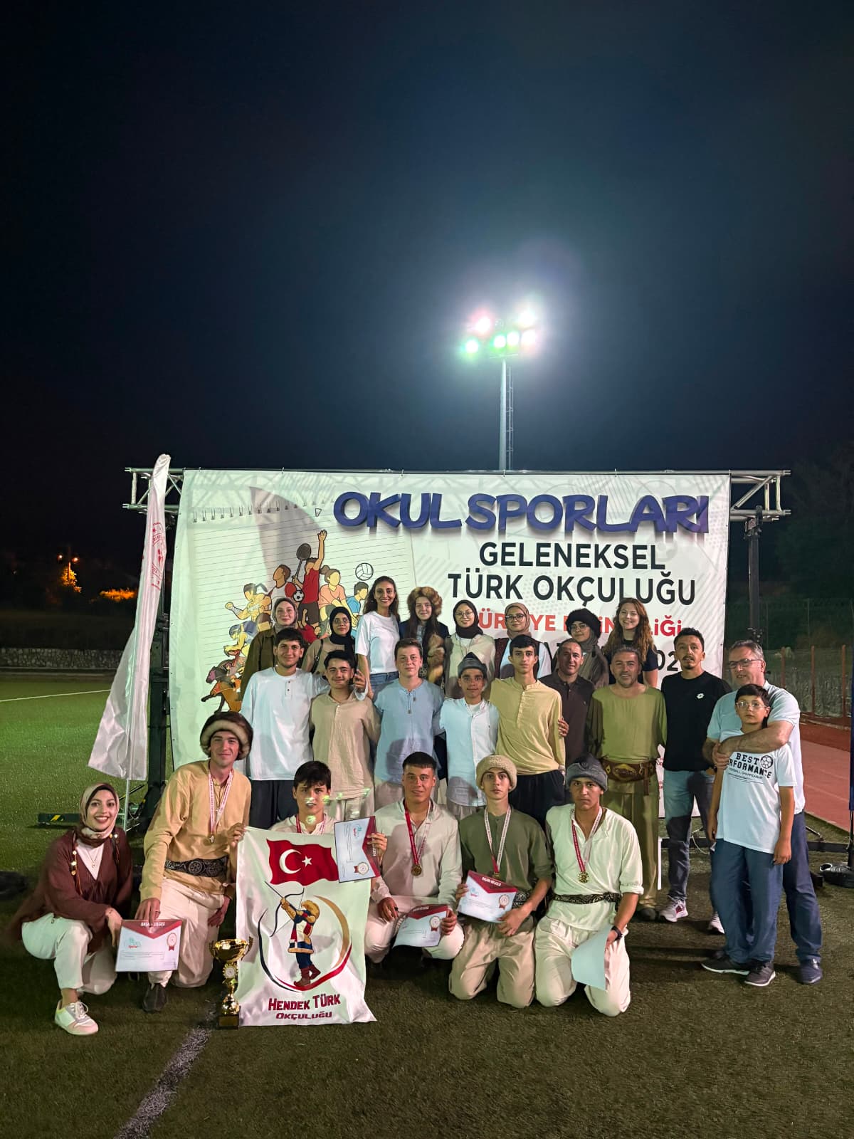 Hendek Anadolu İmam Hatip Lisesi Geleneksel Türk Okçuluğunda Türkiye Şampiyonu Oldu
