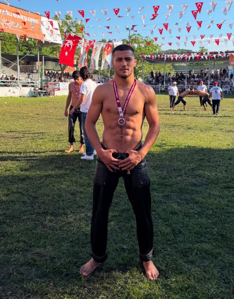 Büyükşehirli sporculardan madalya yağmuru