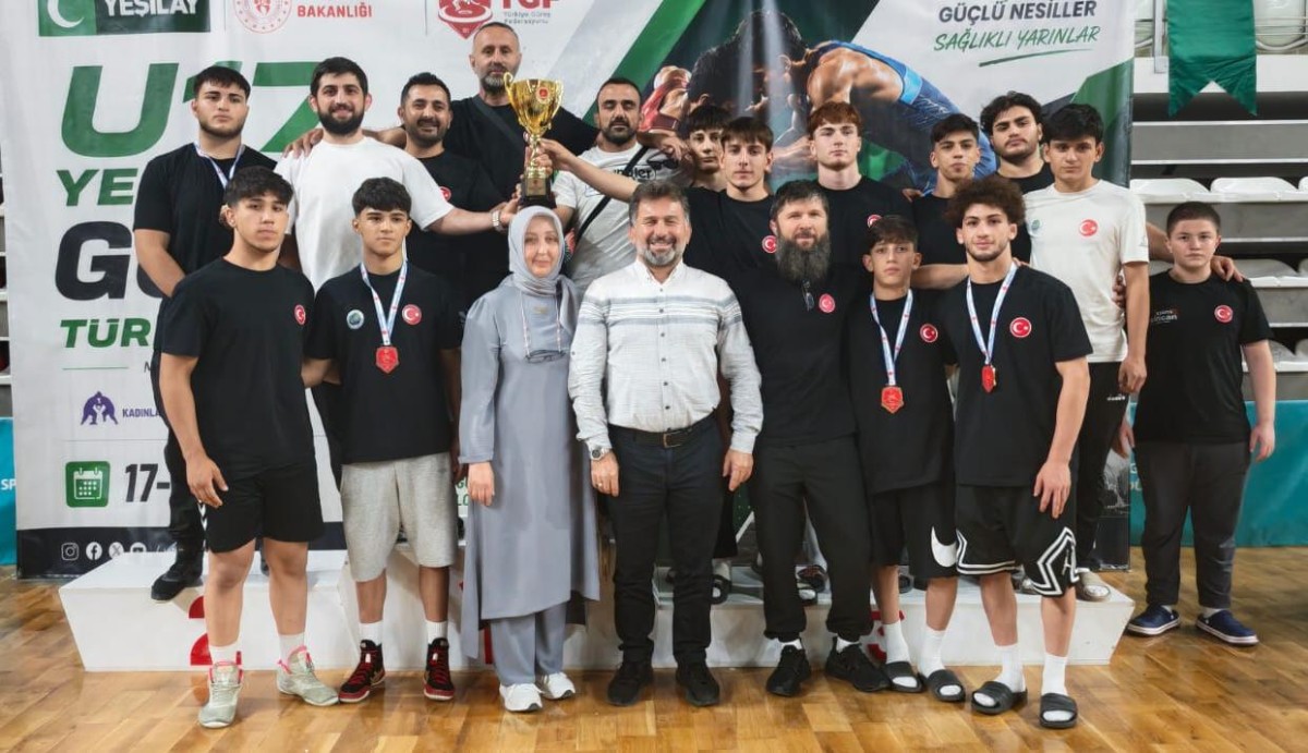 Hendek Olimpik Spor Kulübü Grekoromen Güreşte Türkiye Şampiyonu Oldu