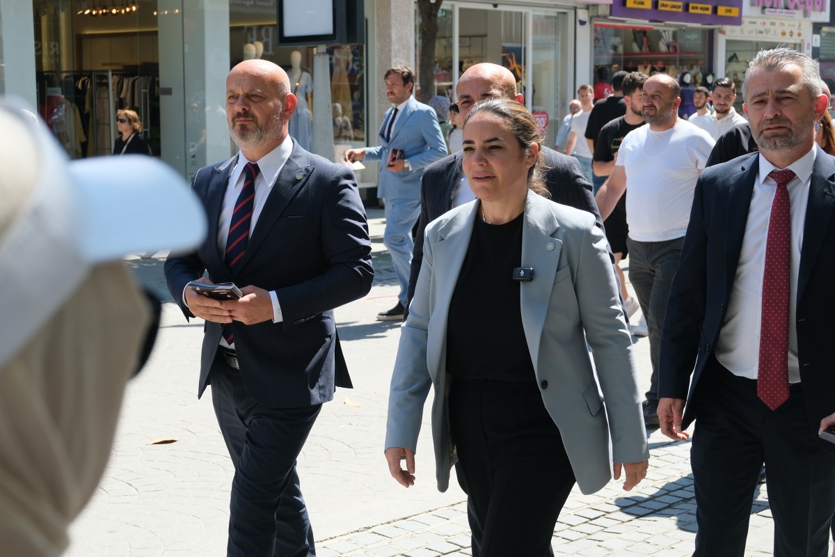 “SAKARYA ŞEHRİ SİZİ ORAYA APO İÇİN MASA YUMRUKLAYIN DİYE GÖNDERMEDİ!”