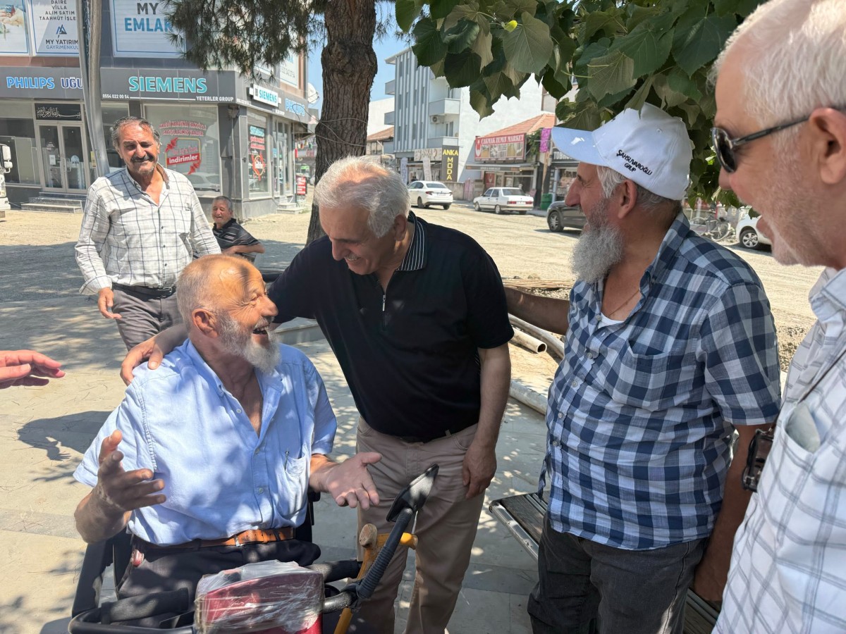 AK Parti’de Milletvekilleri İlçelerde Vatandaşla Buluşuyor