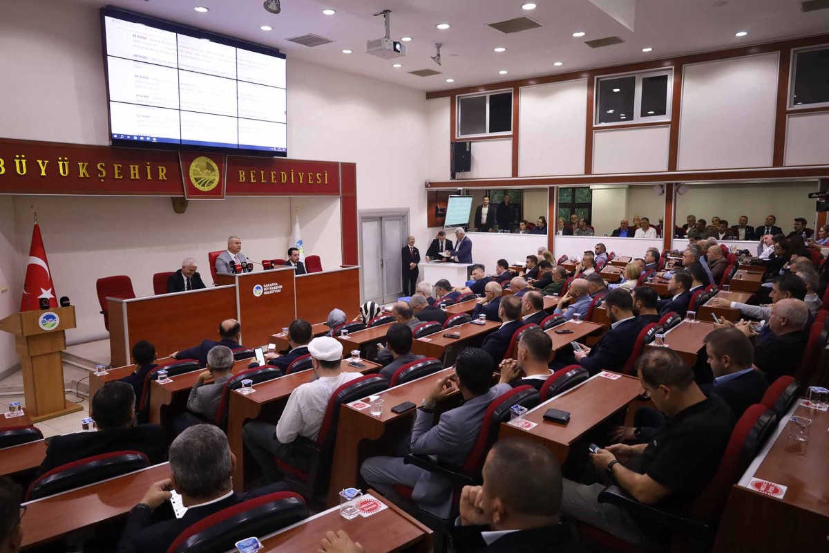Büyükşehir Meclisi’nde tarihi karar 153 kırmızı dolmuş taksiye dönüşüyor